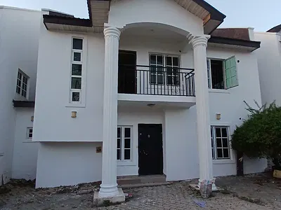 Well Renovated 5 Bedroom Detached Duplex with 1room BQ
