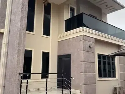 Luxury 5 Bedroom Detached Duplex in an Estate