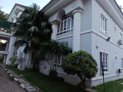 Smart 3 Bedroom Block of Flat with 1 Room BQ with a Swimming Pool and Gym