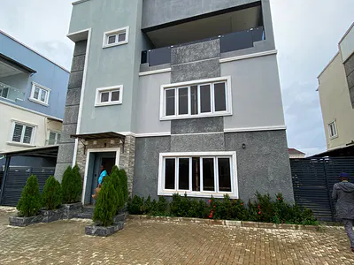 Luxury 5 Bedrooms Duplex
