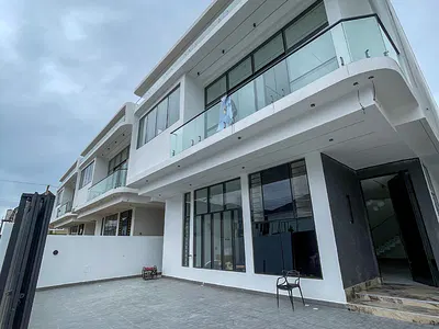 Stunning 4 Bedroom Detached Duplex