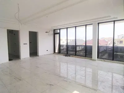 4 Bedrooms Terrace