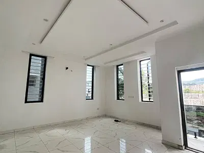 3 Bed All En-Suite/ 4 Baths / Newly Built