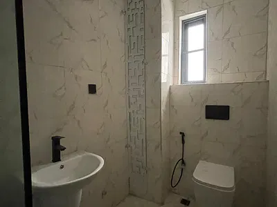 Gorgeous 2 Bedroom Apartment with an Elevator