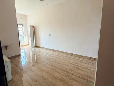 Executive Studio Apartment Upstairs with Fitted Kitchen