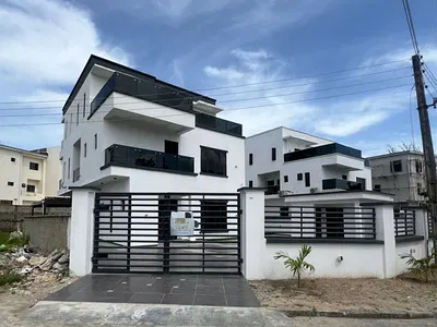 Luxury 5 Bedroom Fully Detached Duplex