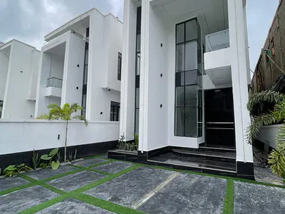 Amazing 5 Bedroom Duplex with a BQ and a Pool