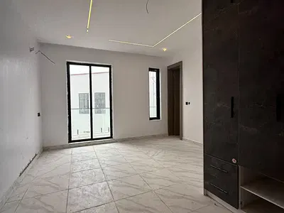 Luxurious Fully Serviced 2 Bedroom Apartment with Gym