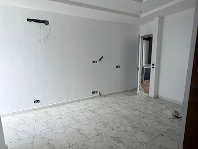 Mini Flat Available
