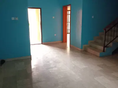 4 Bedrooms Terrace