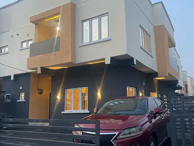 Distress 5 Bedroom House