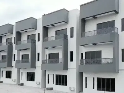 4 Bedrooms Terrace Duplex with a BQ