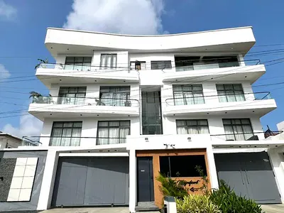 Luxury 2-Bedroom Apartment with PS5, Swimming Pool & Gym