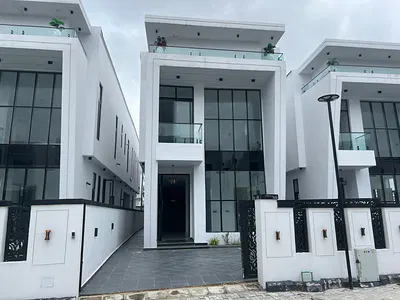 Magnificent 5 Bedroom Duplex with Swimming Pool