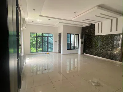 Exquisite 5 Bedroom Terrace Duplex