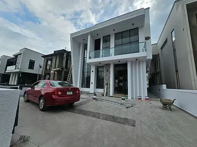 Luxury 4 Bedroom Fully Detached with Swimming Pool