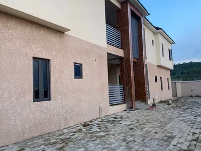 Spacious 3 Bedroom Flat