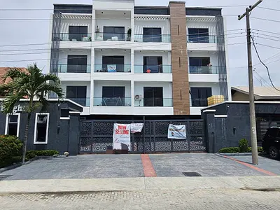Well Spacious 3 Bedroom Apartment with Pool, Flood Free