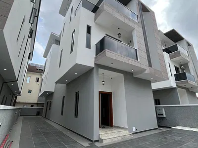 Exclusively Built 5 Bedroom Fully Detached Duplex with BQ and Elevator