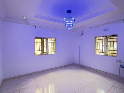 Spacious Selfcon with Studio Kitchen
