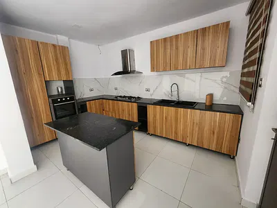 3 Bedrooms Flat