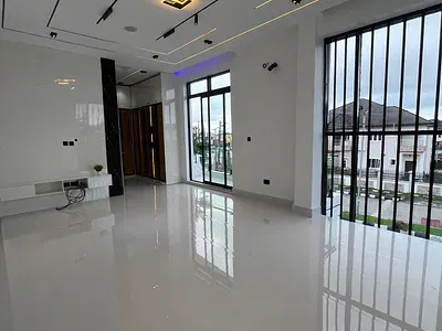 5 Bedroom Detached Duplex