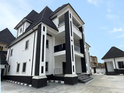 Luxury 6 Bedroom Detached Duplex