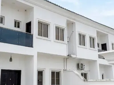 Spacious 5 Bedroom Semi Detached House