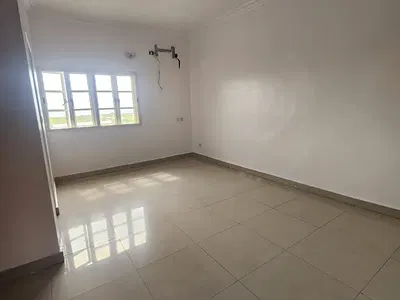 3 Bedrooms Flat