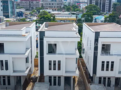 6 Units of 6 Bedroom (Fully Detached)