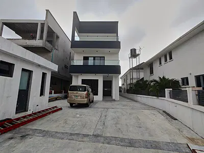 Luxury 5 Bedroom with Great Amenities and Facilites