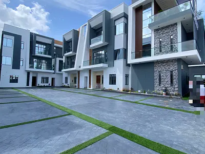 Contemporary 2 Bedroom Apartment with Pool & Gym