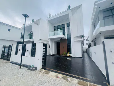 5 Bedroom Duplex with Swimming Pool