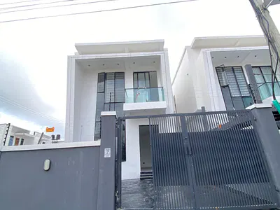 Modern 4 Bedroom Fully Detached Duplex with BQ Available