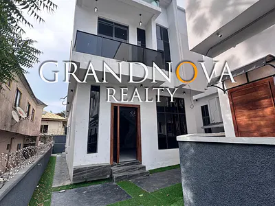 Good Deal: 4 Bedroom Full-Detached Duplex with Driveway & BQ