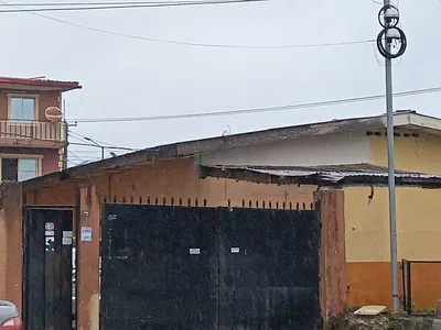 4 Bedroom Bungalow with 3 Mini Flats