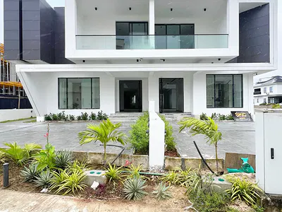 Five Bedroom Duplex with Elevator, Swimming Pool