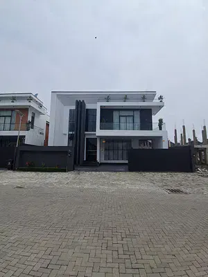 Luxury 5 Bedroom Fully Detached Duplex with Swimming Pool & Gym