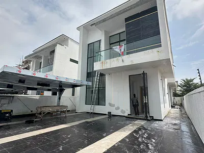 Gorgeous 5 Bedroom Duplex with a Pool, BQ