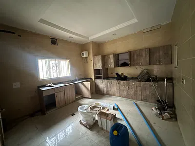 4 Bedrooms Terrace Duplex a Room Basement