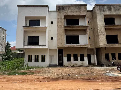 5 Bedroom Terrace