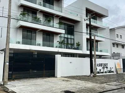 2 Bedroom Apartment with Rooftop Pool, Gym and Elevator
