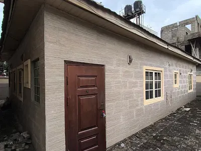 Well Maintained 2 Bedroom Bungalow