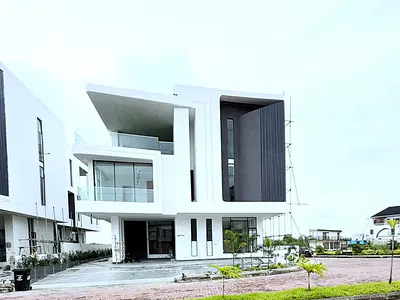 Well Built 6 Bedroom Detached Duplex