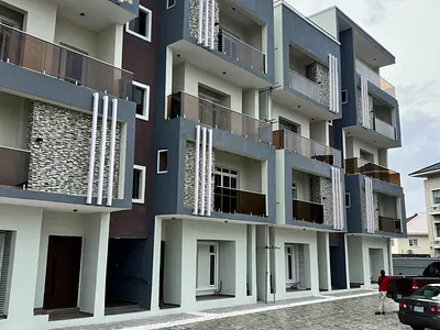2 Bedroom Maisonette with Spacious Family Lounge & Wide Balconies