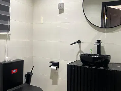 Luxuriously Furnished 2 Bedroom Apartment Ground Flat