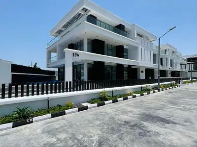 Five Bedroom Duplex with Swimming Pool, BQ, Pent Floor
