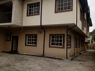 Luxury 5 Bedroom Semi Detached House with 2 Room BQ