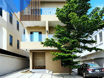Luxury 5-Bedroom Detached Duplex