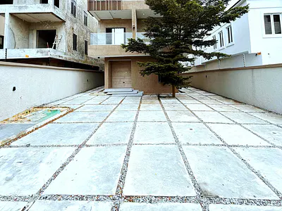 Luxury 5-Bedroom Detached Duplex